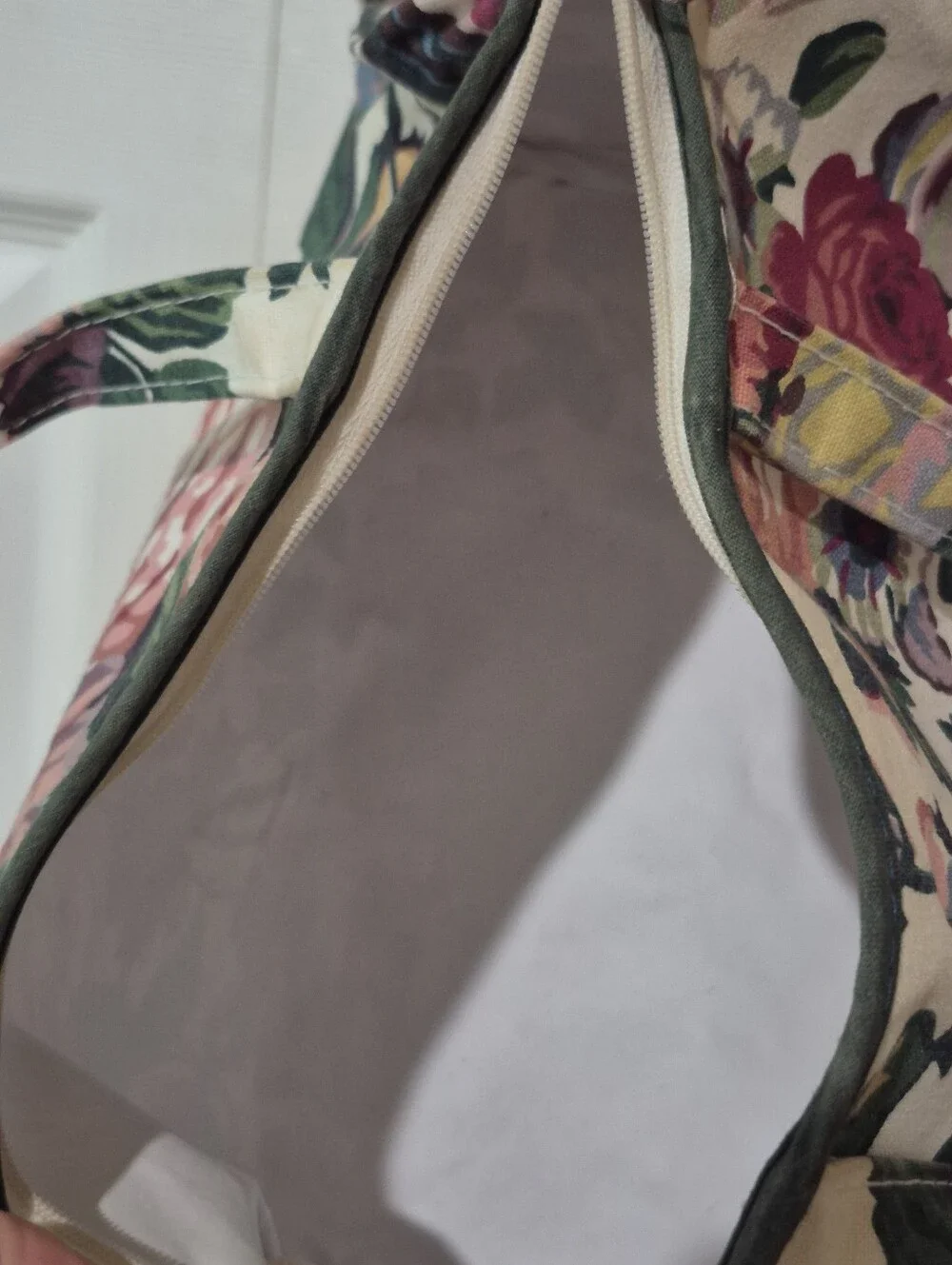 Vintage cosmetics and toiletry floral duffel bag and matching kisslock